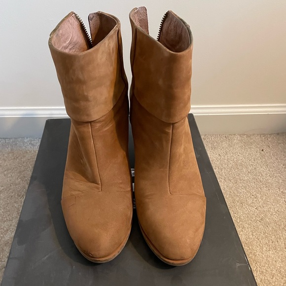 Vince Camaro Bootie - Picture 5 of 5